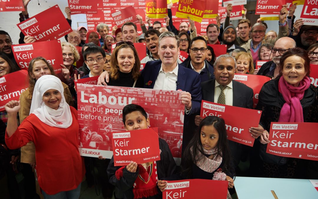 Nyvalgte Keir Starmer skal lede Labour i en tøff kamp